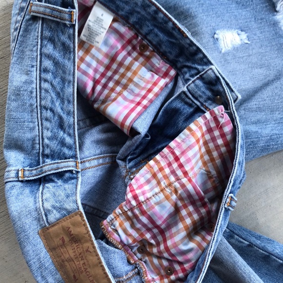 American Eagle Jean Shorts Fray/ Distressed - Picture 2 of 6